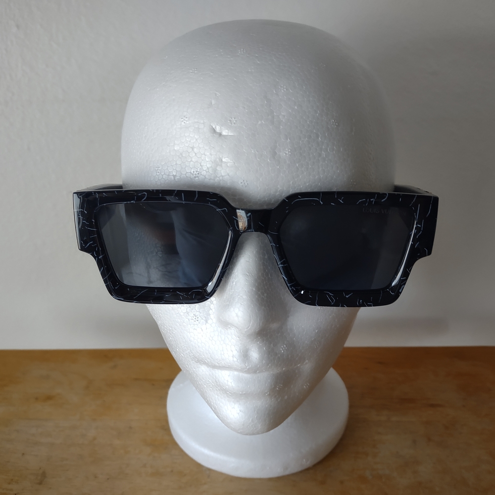 LOUIS VUITTON UNISEX BLK MARBEL DESIGNED FRAME BLK LENSE SUNGLASSES ITALIAN MADE